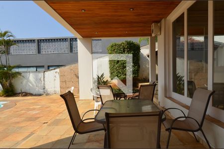 Casa para alugar com 660m², 4 quartos e 5 vagasÁrea piscina