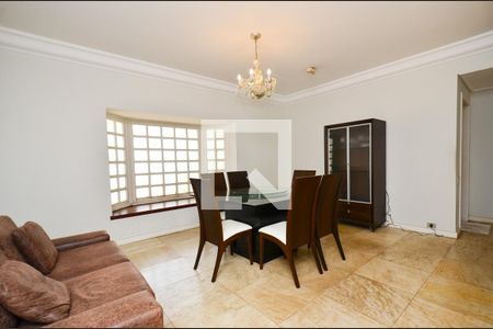 Casa para alugar com 660m², 4 quartos e 5 vagasSala jantar