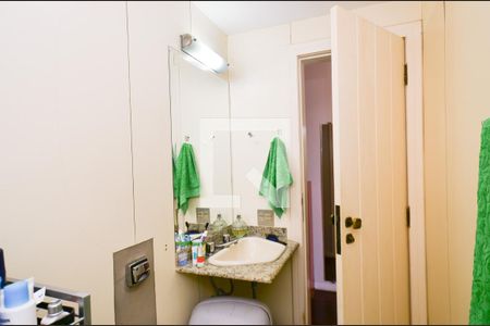 Casa para alugar com 660m², 4 quartos e 5 vagasBanheiro social