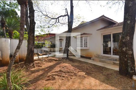 Casa para alugar com 660m², 4 quartos e 5 vagasEntrada da casa