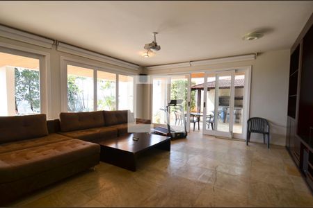 Casa para alugar com 660m², 4 quartos e 5 vagasSala cinema