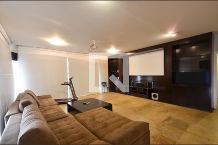 Casa para alugar com 660m², 4 quartos e 5 vagasSala cinema