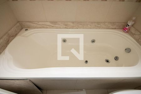 Casa à venda com 180m², 3 quartos e 2 vagas Casa à venda com 180m², 3 quartos e 2 vagasBanheiro da Suíte