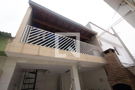 Casa à venda com 180m², 3 quartos e 2 vagas Casa à venda com 180m², 3 quartos e 2 vagasVaranda