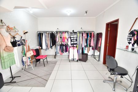 Casa à venda com 287m², 3 quartos e 6 vagasEscritório