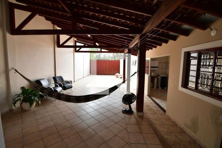Casa à venda com 287m², 3 quartos e 6 vagasVaranda