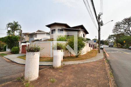 Casa à venda com 287m², 3 quartos e 6 vagasFachada