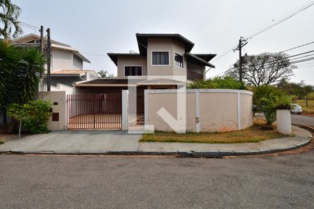 Casa à venda com 287m², 3 quartos e 6 vagasFachada