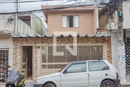 Casa à venda com 200m², 3 quartos e 2 vagas Casa à venda com 200m², 3 quartos e 2 vagasFachada