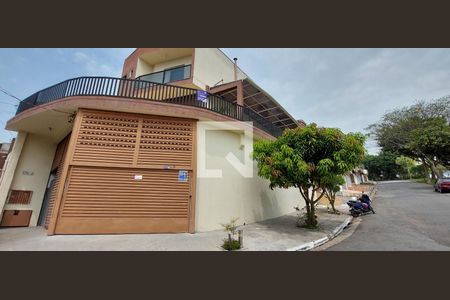 Casa à venda com 311m², 3 quartos e 2 vagasFachada