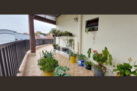 Casa à venda com 311m², 3 quartos e 2 vagasTerraço