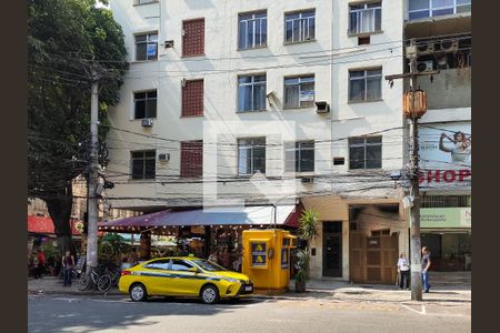 Apartamento à venda com 82m², 2 quartos e sem vagaFachada