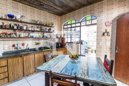 Casa à venda com 379m², 4 quartos e 4 vagasCozinha