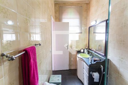 Casa à venda com 379m², 4 quartos e 4 vagasBanheiro da Suíte 1 no 2° Pavimento