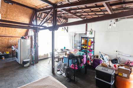 Casa à venda com 379m², 4 quartos e 4 vagasSala da Casa de Fundos