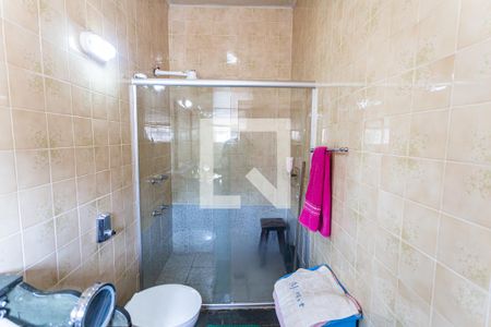 Casa à venda com 379m², 4 quartos e 4 vagasBanheiro da Suíte 1 no 2° Pavimento