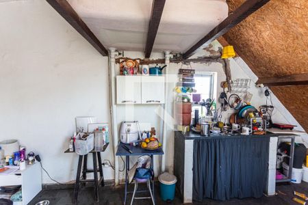 Casa à venda com 379m², 4 quartos e 4 vagasCozinha da Casa de Fundos