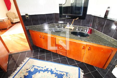 Casa à venda com 462m², 6 quartos e 6 vagasQuarto 2 - Banheiro