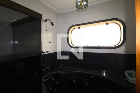 Casa à venda com 462m², 6 quartos e 6 vagasQuarto 2 - Banheiro