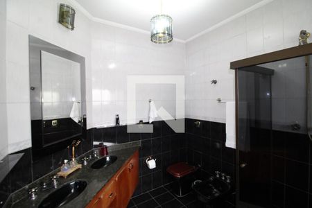 Casa à venda com 462m², 6 quartos e 6 vagasQuarto 2 - Banheiro