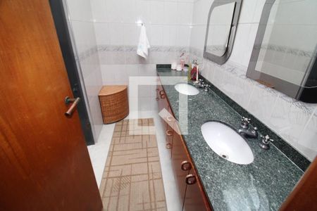 Casa à venda com 462m², 6 quartos e 6 vagasBanheiro 2