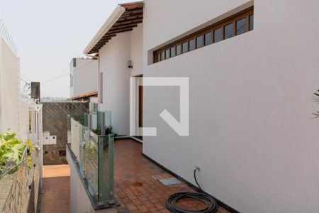 Casa à venda com 500m², 8 quartos e 3 vagasFachada