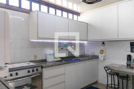 Casa à venda com 500m², 8 quartos e 3 vagasCozinha