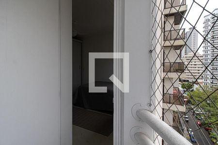 sacada na suíte_3 de apartamento para alugar com 1 quarto, 46m² em Aclimação, São Paulo