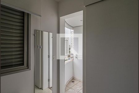 sacada na suíte_4 de apartamento para alugar com 1 quarto, 46m² em Aclimação, São Paulo