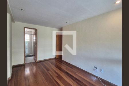 Apartamento à venda com 120m², 3 quartos e 2 vagas Apartamento à venda com 120m², 3 quartos e 2 vagasSuite