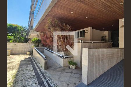 Apartamento à venda com 120m², 3 quartos e 2 vagas Apartamento à venda com 120m², 3 quartos e 2 vagasEntrada