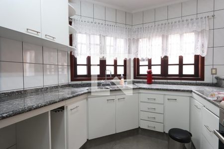 Casa à venda com 325m², 5 quartos e 6 vagasCozinha