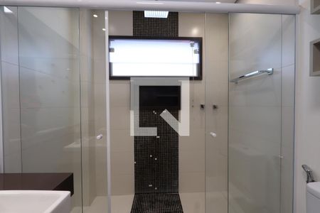 Casa à venda com 325m², 5 quartos e 6 vagasBanheiro da Suíte 1