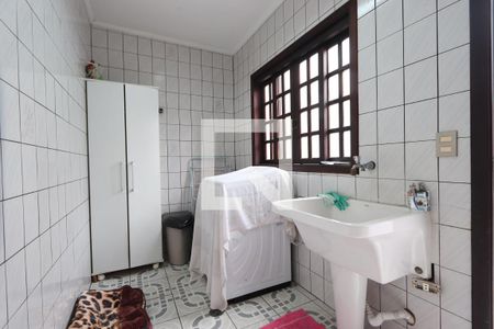 Casa à venda com 325m², 5 quartos e 6 vagasLavanderia