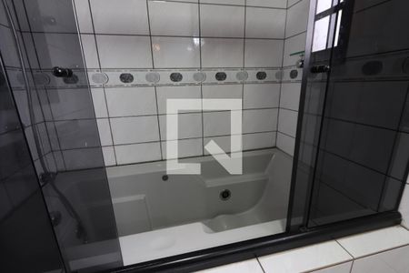 Casa à venda com 325m², 5 quartos e 6 vagasBanheiro Social