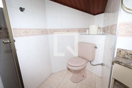 Casa à venda com 325m², 5 quartos e 6 vagasBanheiro da Suíte 2