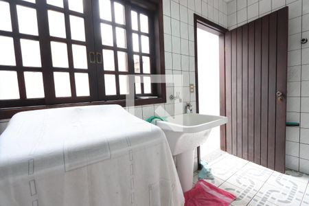 Casa à venda com 325m², 5 quartos e 6 vagasLavanderia