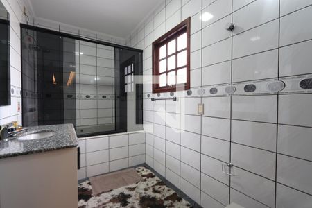 Casa à venda com 325m², 5 quartos e 6 vagasBanheiro Social