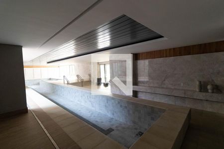 Apartamento à venda com 317m², 4 quartos e 4 vagas Apartamento à venda com 317m², 4 quartos e 4 vagasÁrea comum - Piscina coberta