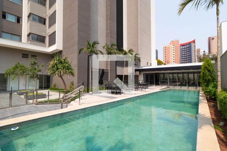 Apartamento à venda com 317m², 4 quartos e 4 vagas Apartamento à venda com 317m², 4 quartos e 4 vagasÁrea comum - Piscina
