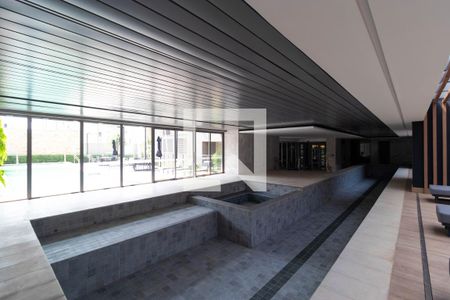 Apartamento à venda com 317m², 4 quartos e 4 vagas Apartamento à venda com 317m², 4 quartos e 4 vagasÁrea comum - Piscina coberta