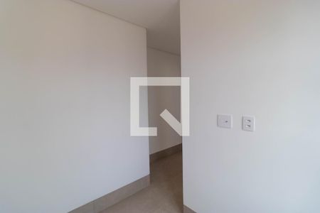 Apartamento à venda com 317m², 4 quartos e 4 vagas Apartamento à venda com 317m², 4 quartos e 4 vagasQuarto de Serviço