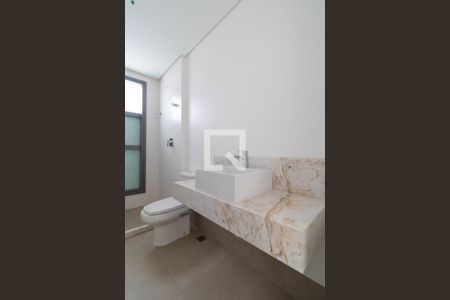 Apartamento à venda com 317m², 4 quartos e 4 vagas Apartamento à venda com 317m², 4 quartos e 4 vagasBanheiro da Suíte 02