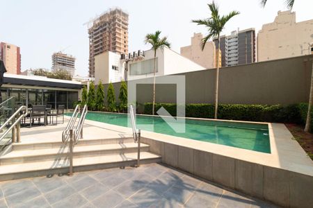 Apartamento à venda com 317m², 4 quartos e 4 vagas Apartamento à venda com 317m², 4 quartos e 4 vagasÁrea comum - Piscina