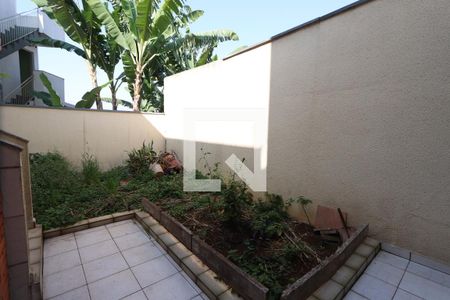 Casa à venda com 250m², 3 quartos e 2 vagasQuintal
