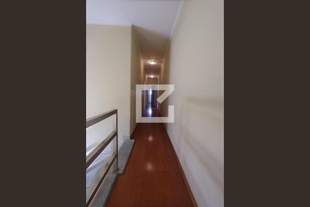 Casa à venda com 250m², 3 quartos e 2 vagasCorredor