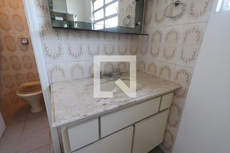 Casa à venda com 250m², 3 quartos e 2 vagasBanheiro da Suíte 2