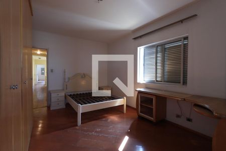 Casa à venda com 250m², 3 quartos e 2 vagasSuíte 2