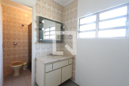 Casa à venda com 250m², 3 quartos e 2 vagasBanheiro da Suíte 2