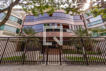 Apartamento à venda com 210m², 3 quartos e 3 vagasFachada